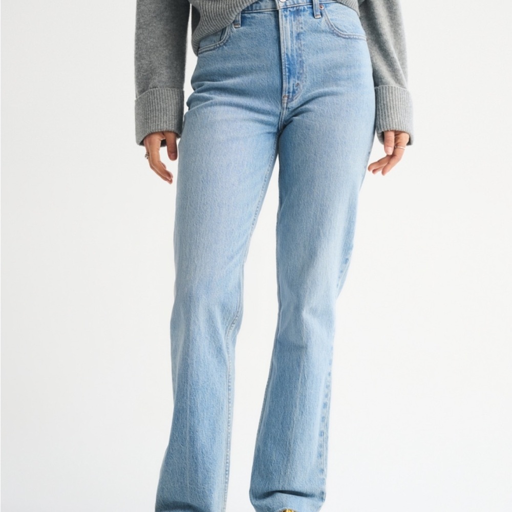 Abercrombie & Fitch The ‘90s Straight Ultra High Rise Jean